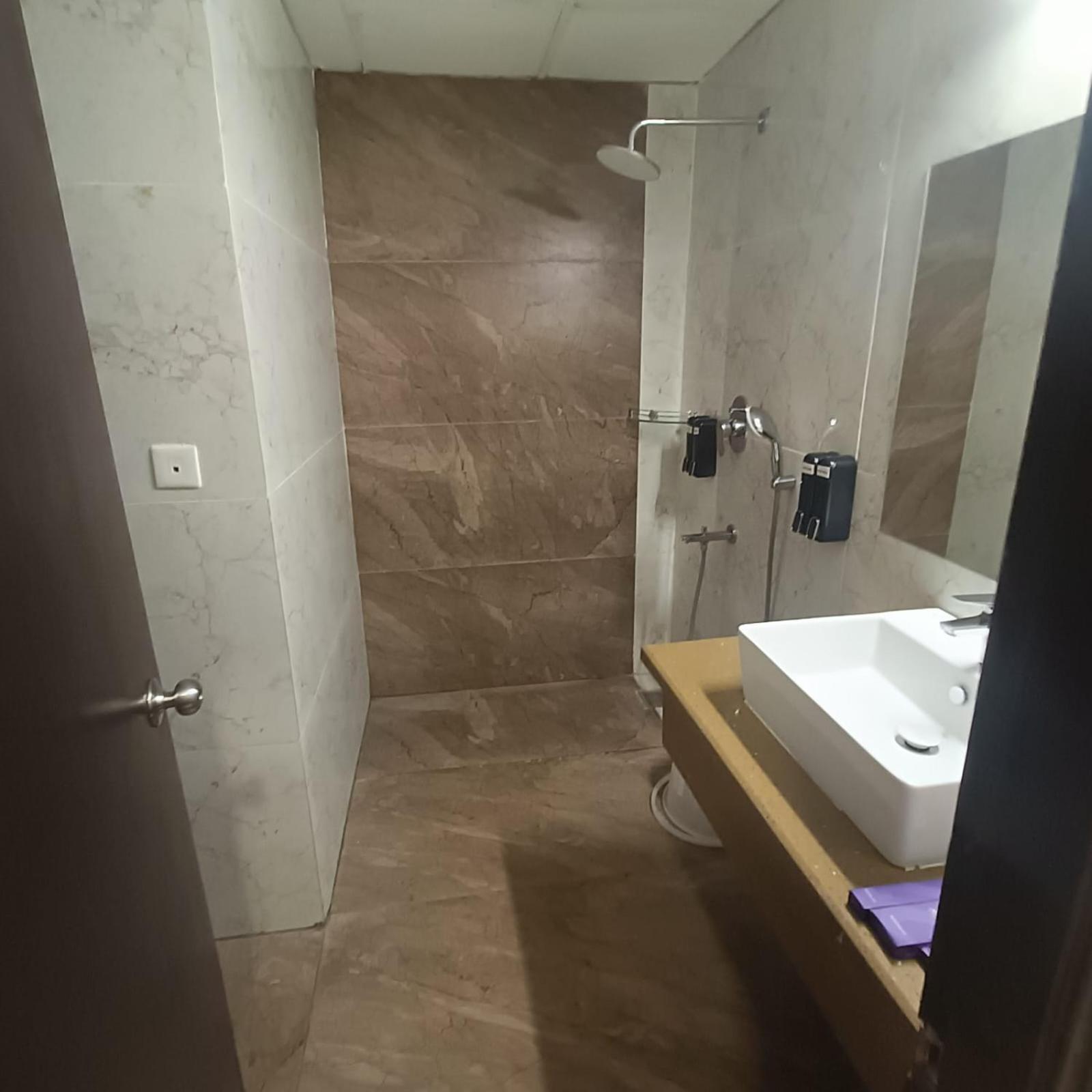 Astra Hotels & Suites Whitefield Near To Nallurahalli Metro Station And Ktpo Bangalore Exterior foto